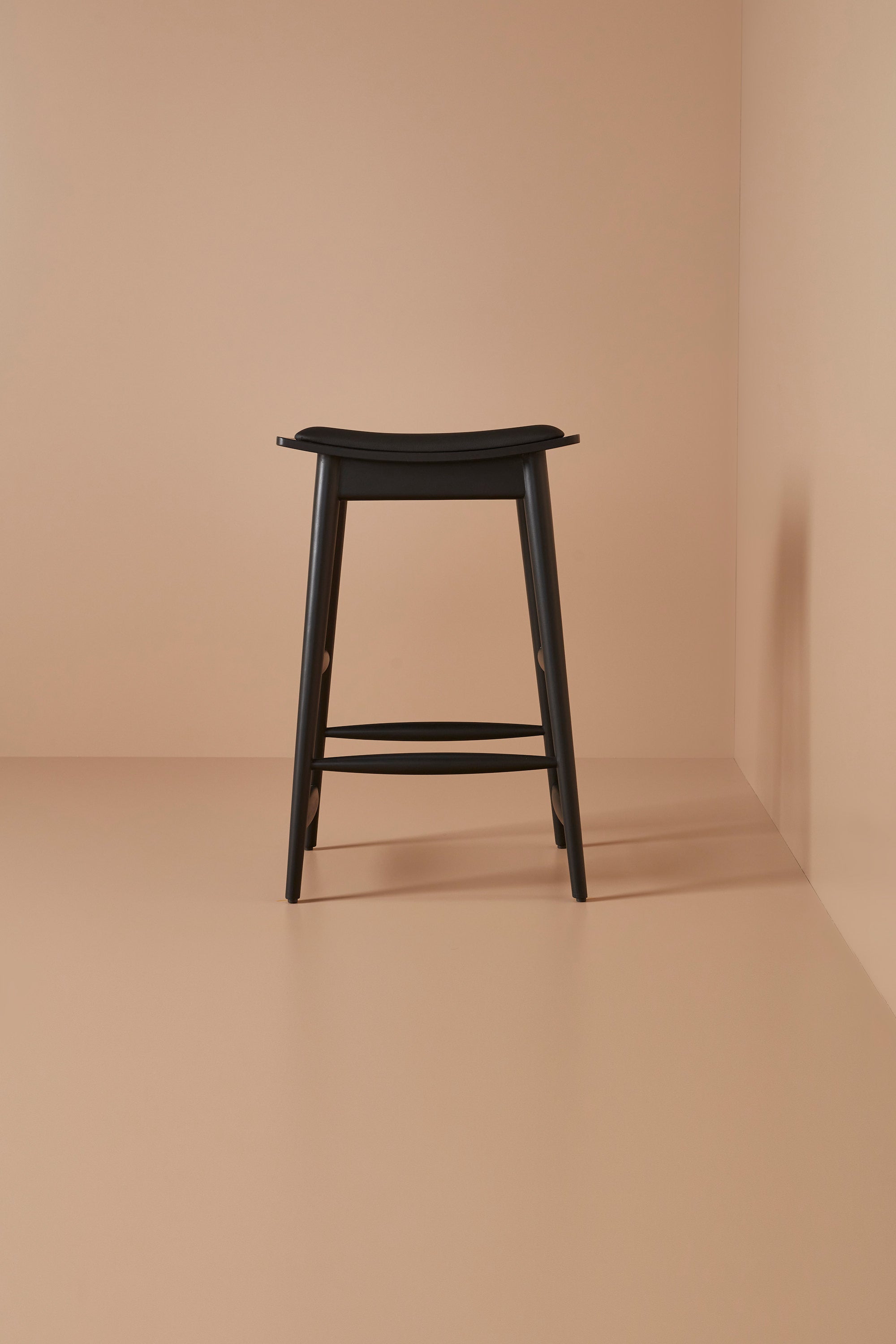 hans stool – charcoal black