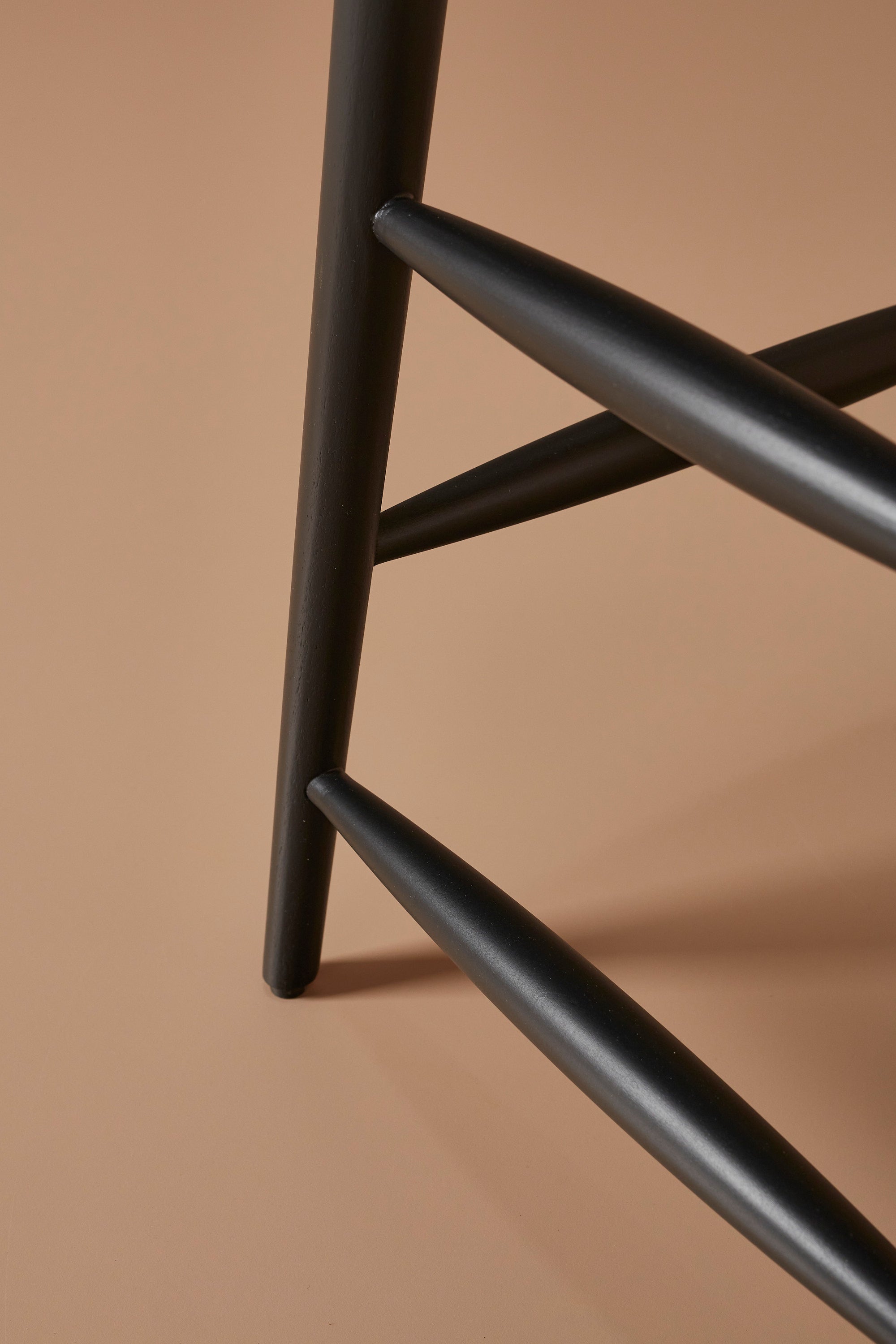 hans stool – charcoal black