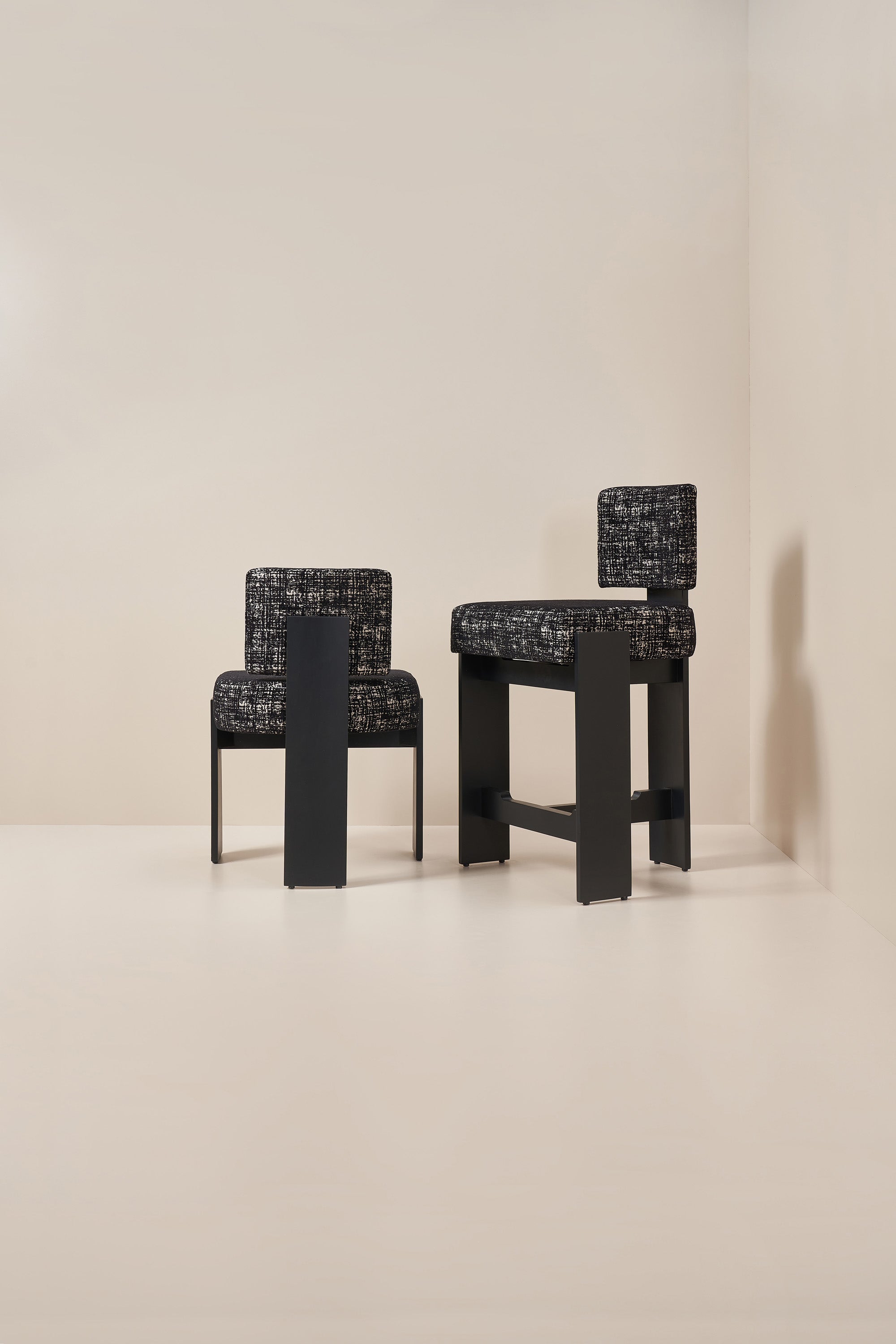 armless hannah - charcoal black