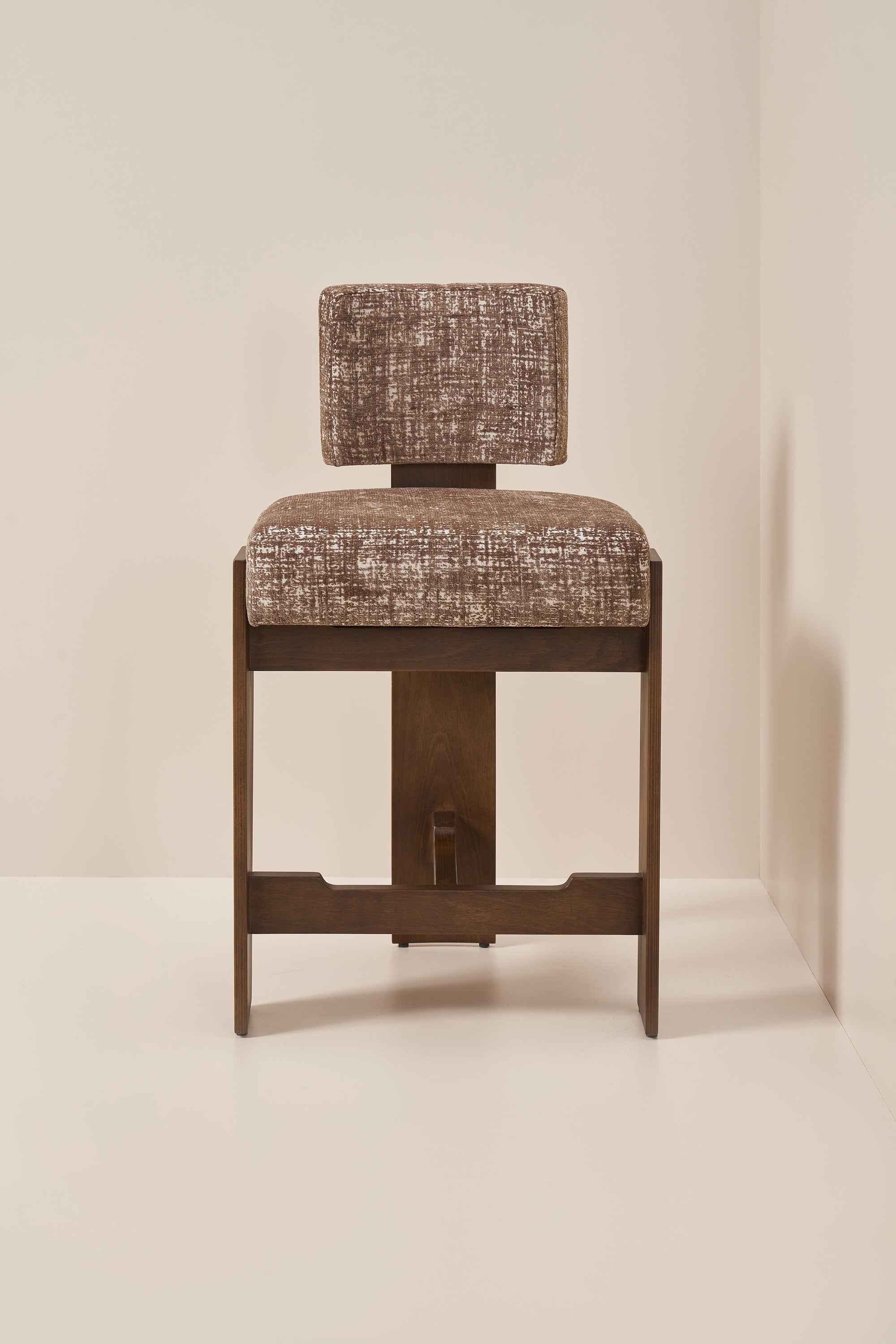 armless hannah - walnut