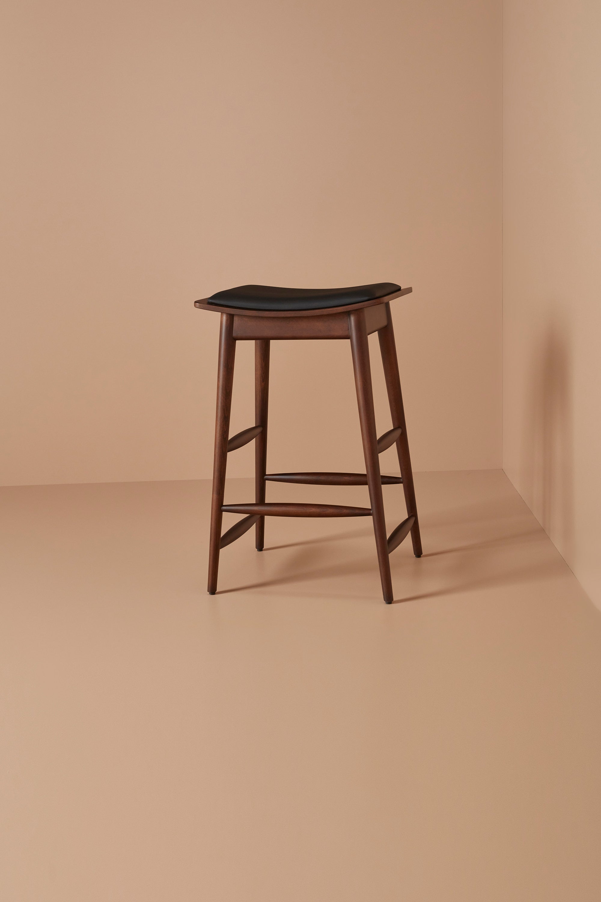 hans stool – dark walnut