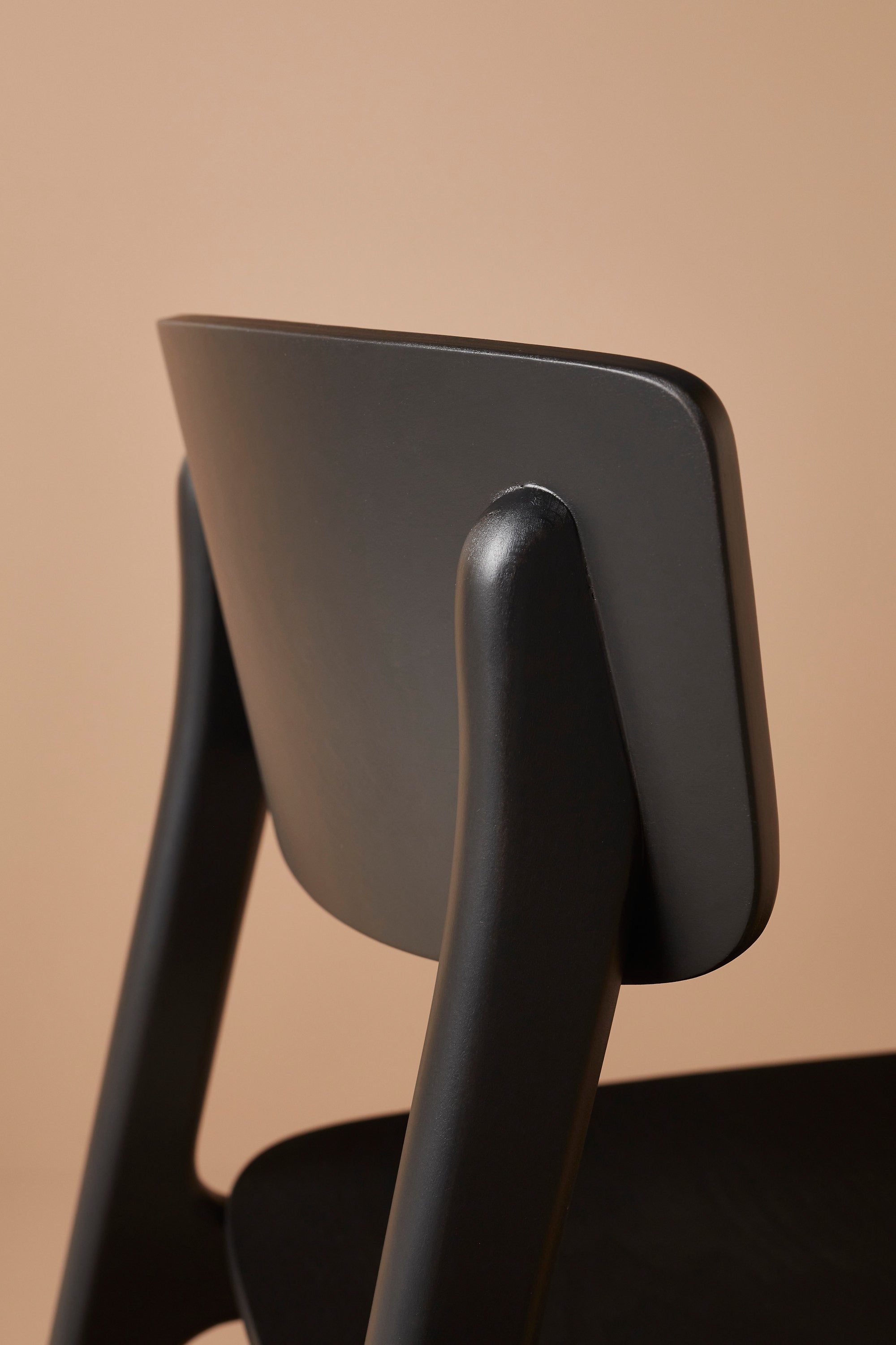 hansen chair - charcoal black