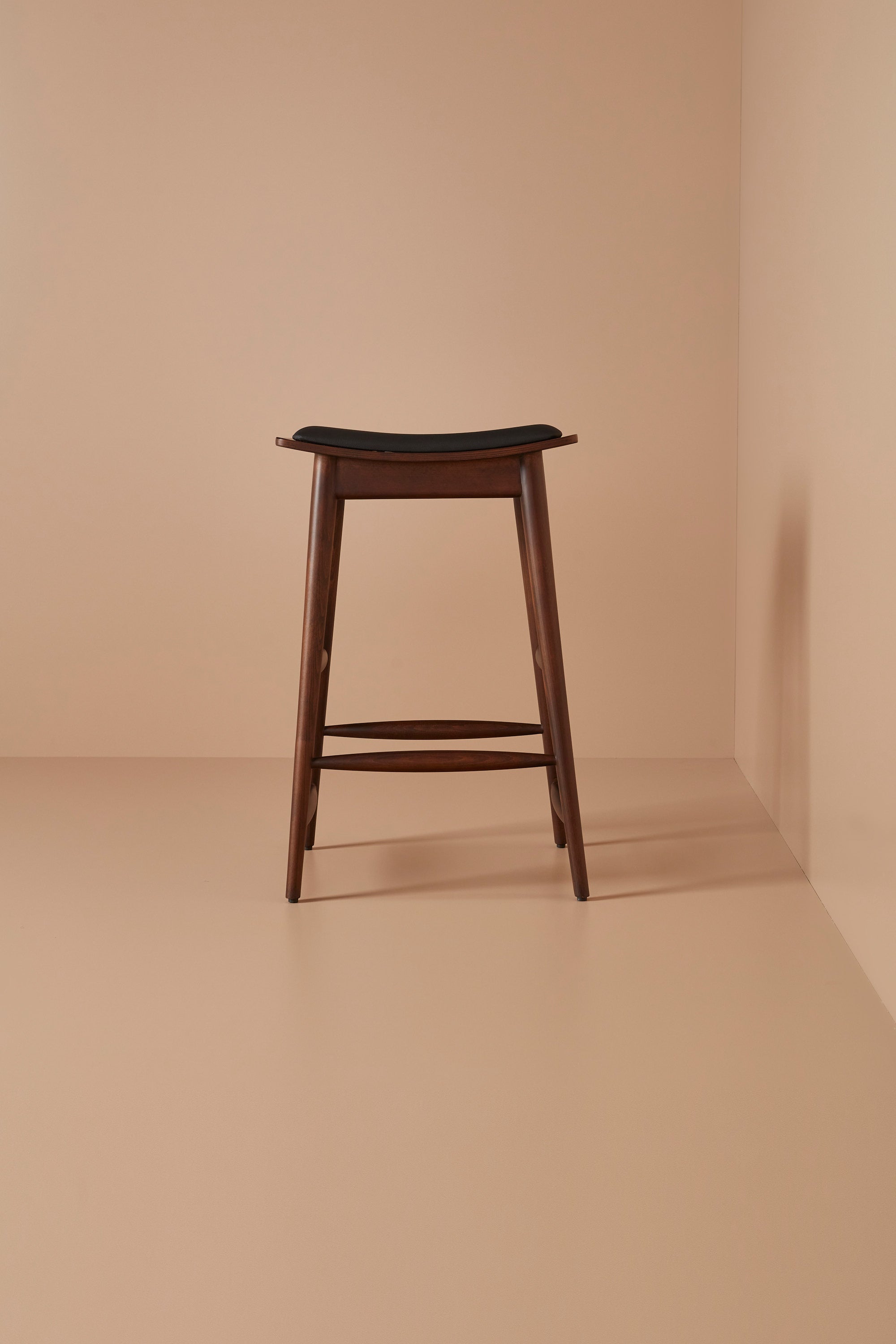 hans stool – dark walnut