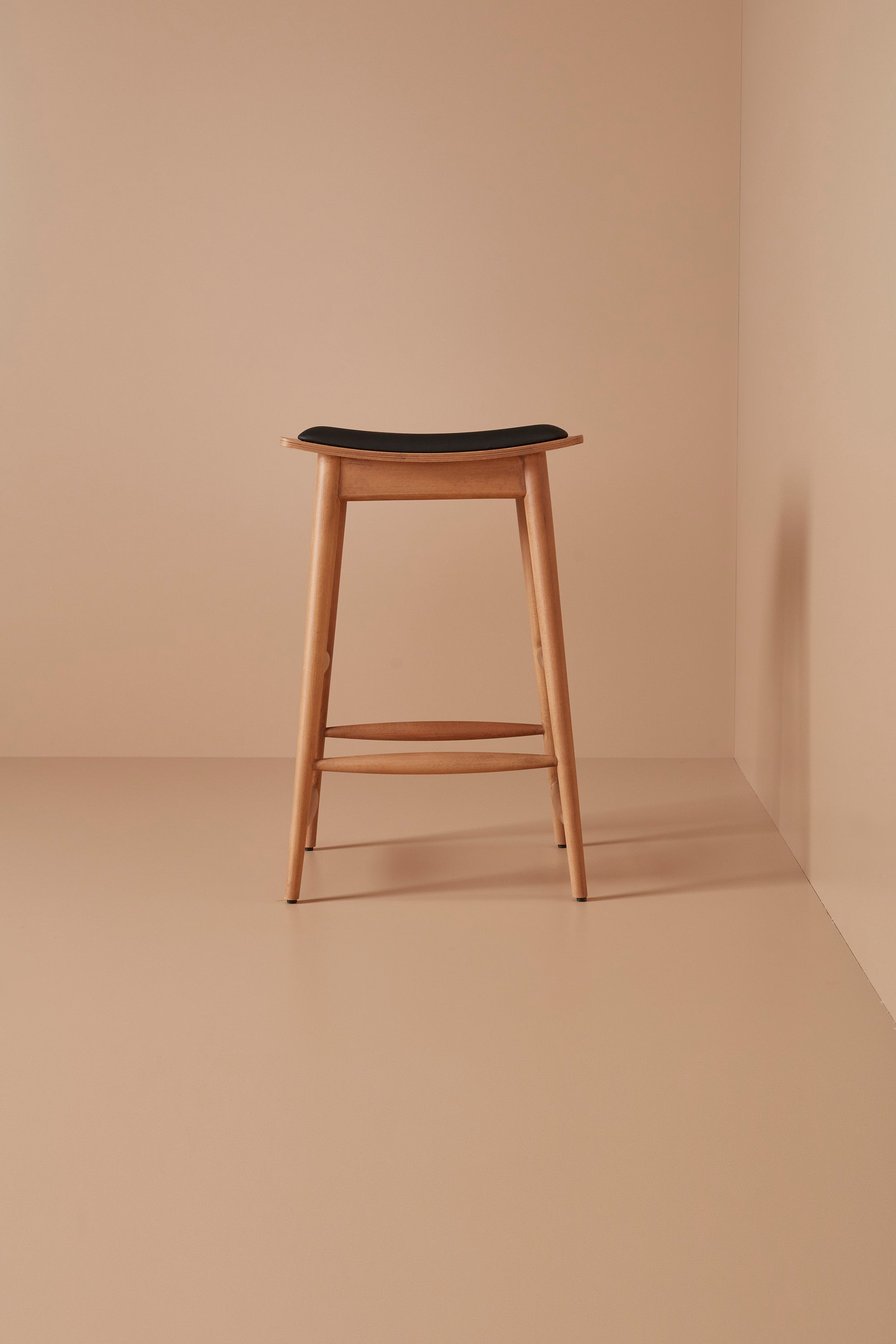 hans stool – teak