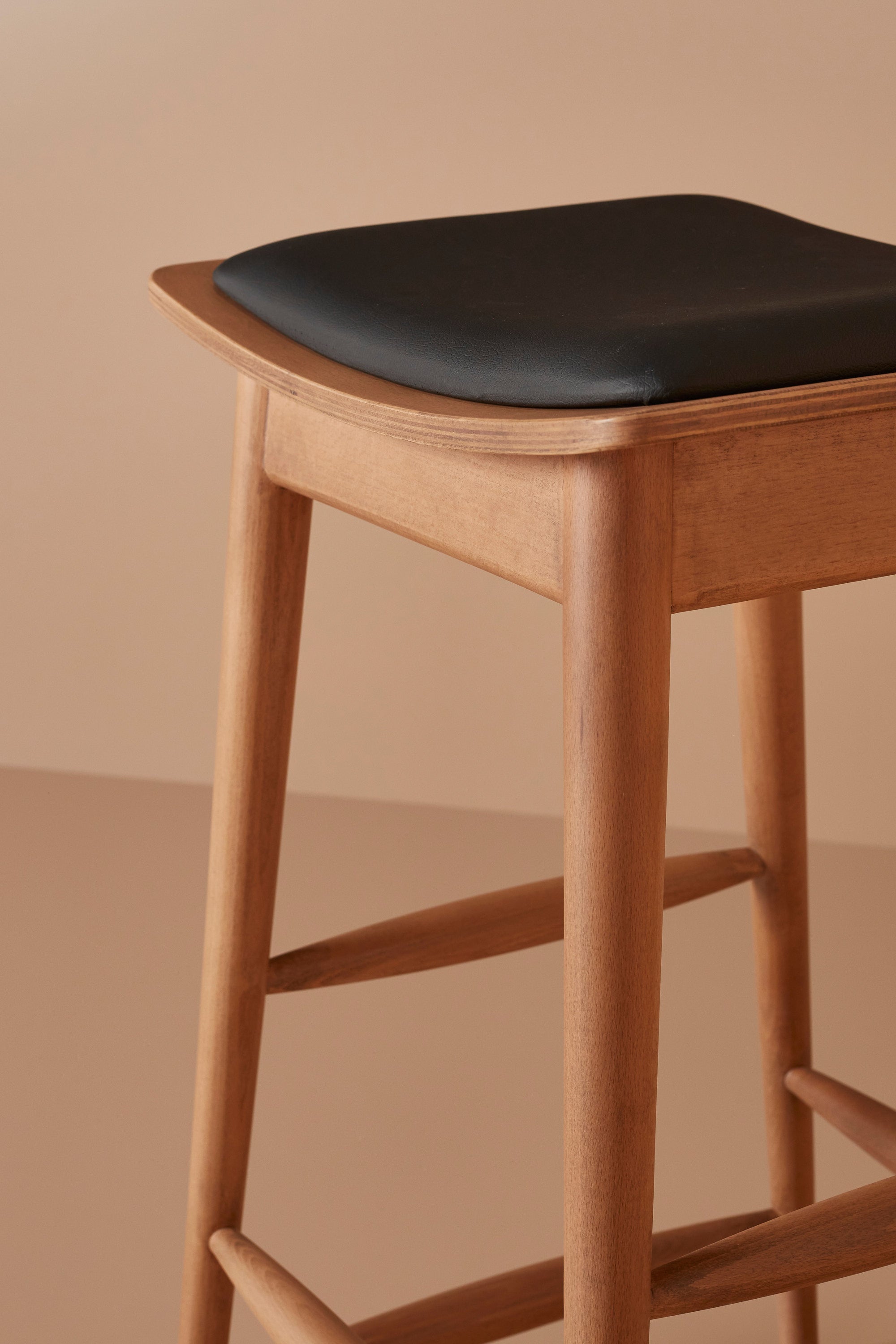 hans stool – teak