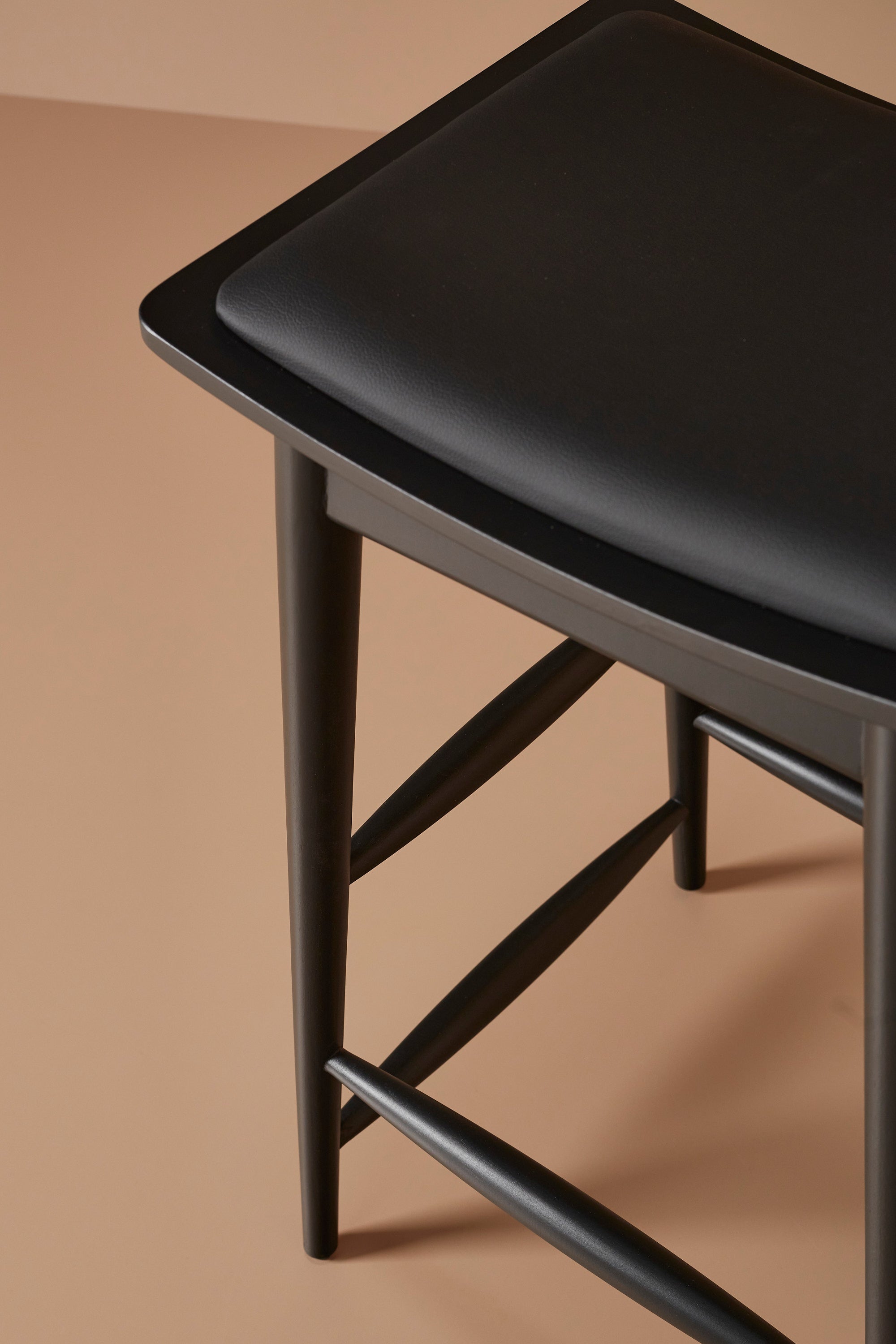 hans stool – charcoal black