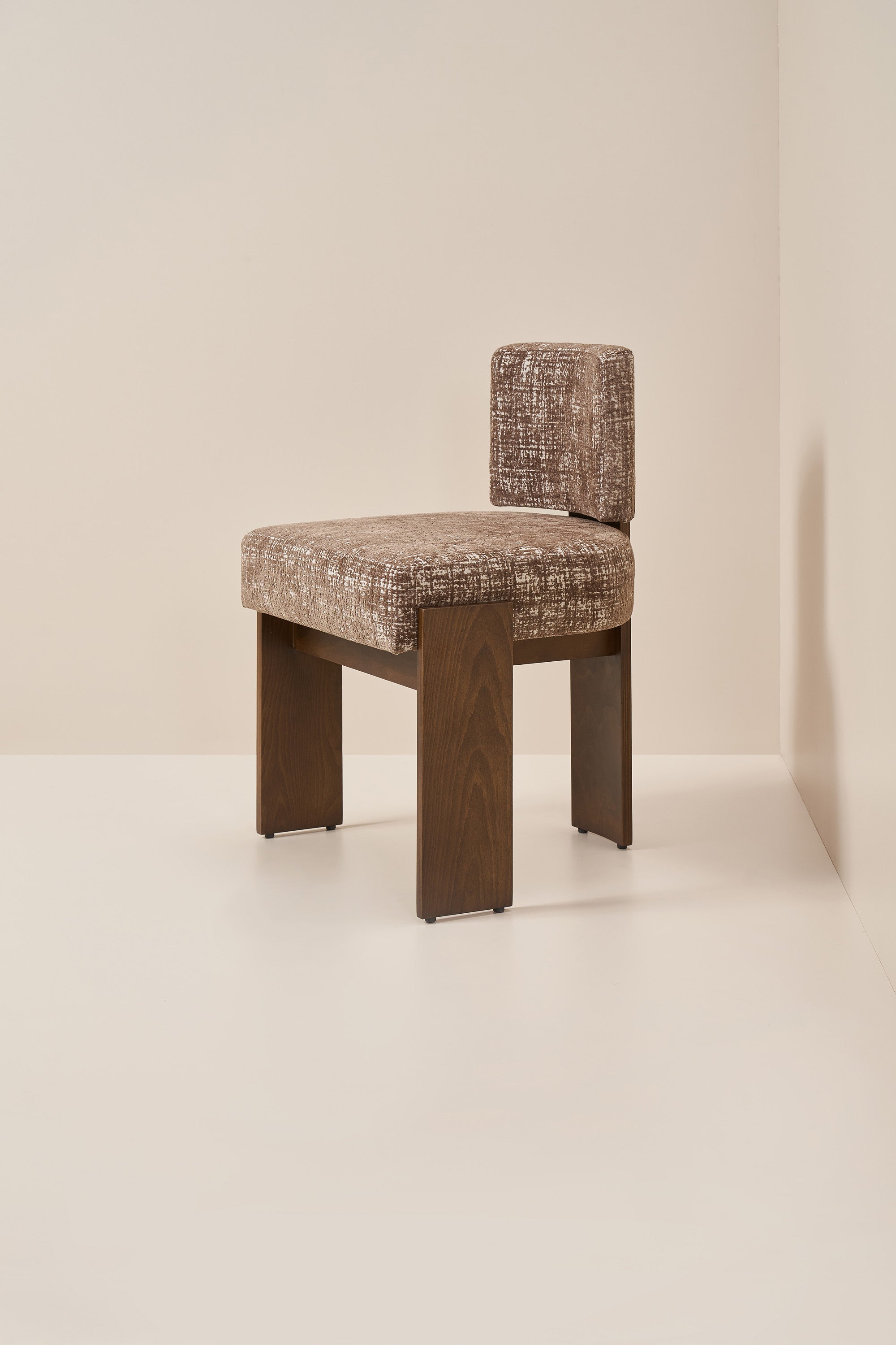 armless hannah - walnut