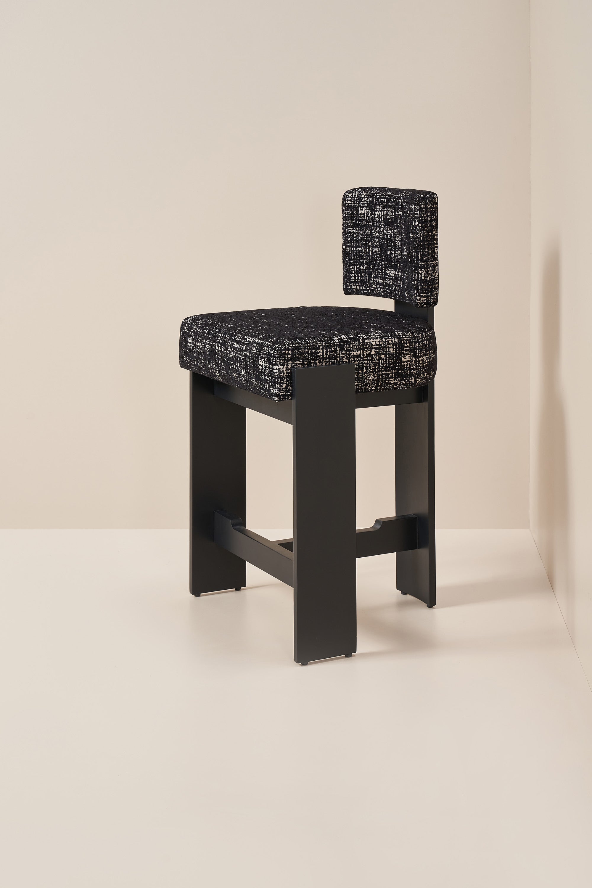 armless hannah - charcoal black