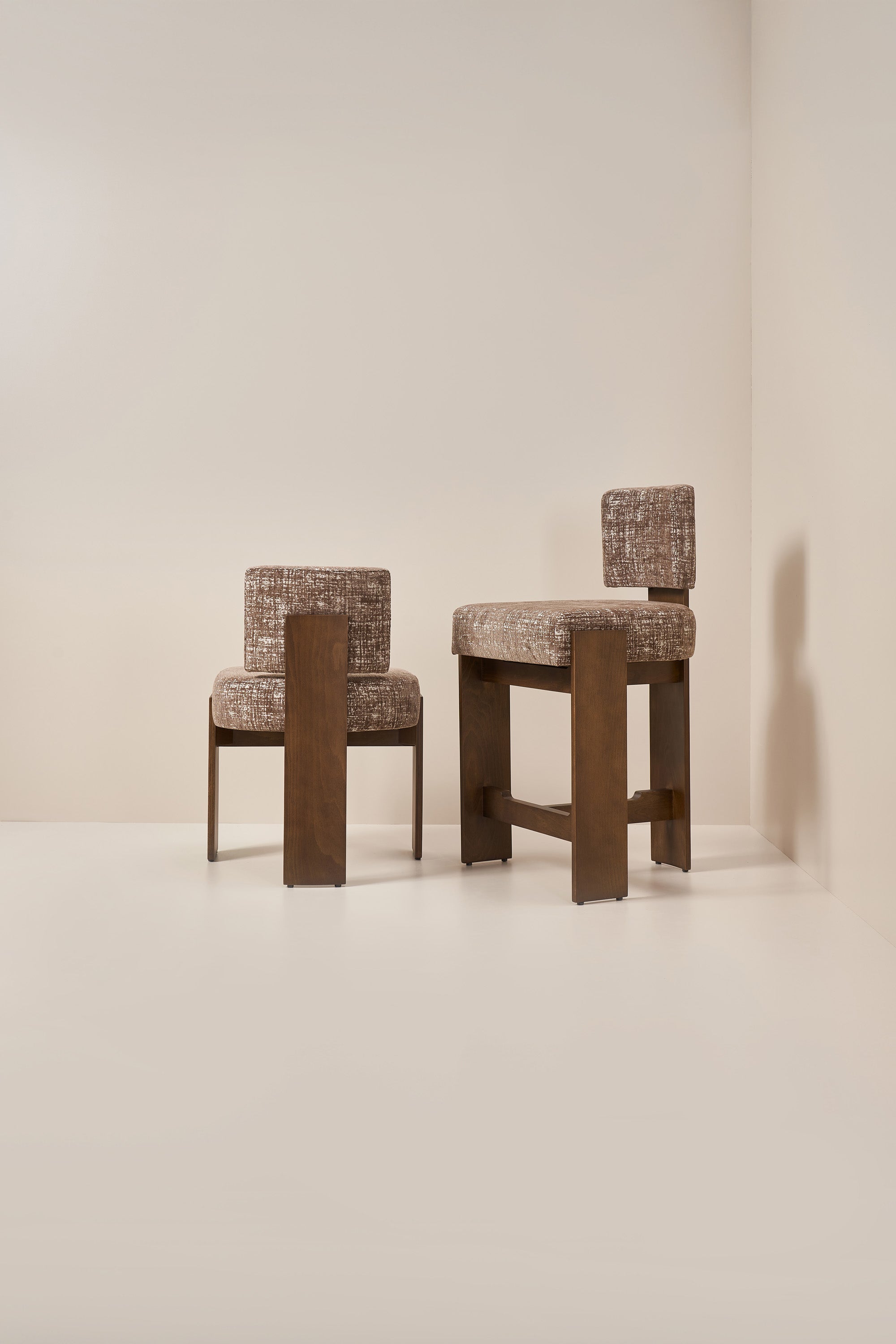 armless hannah - walnut