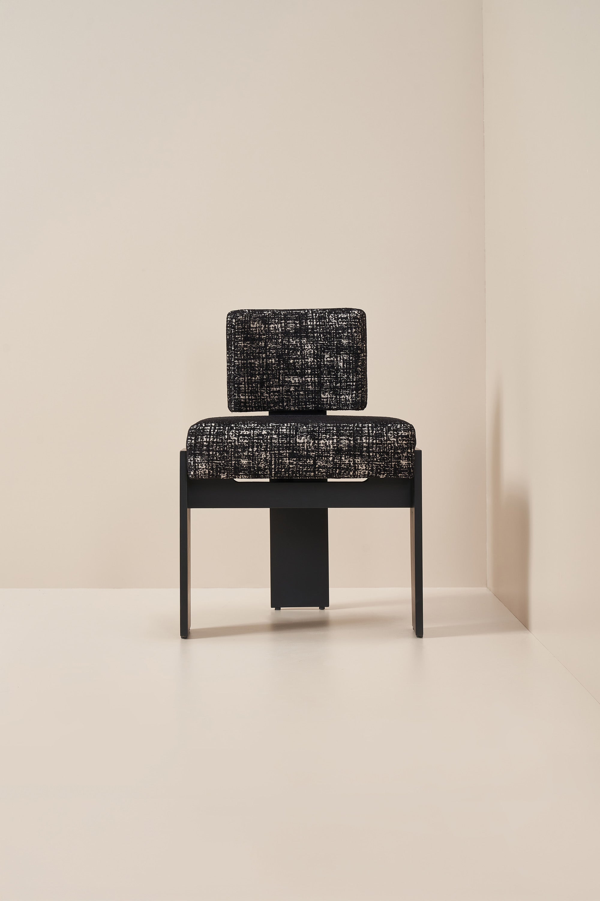 armless hannah - charcoal black