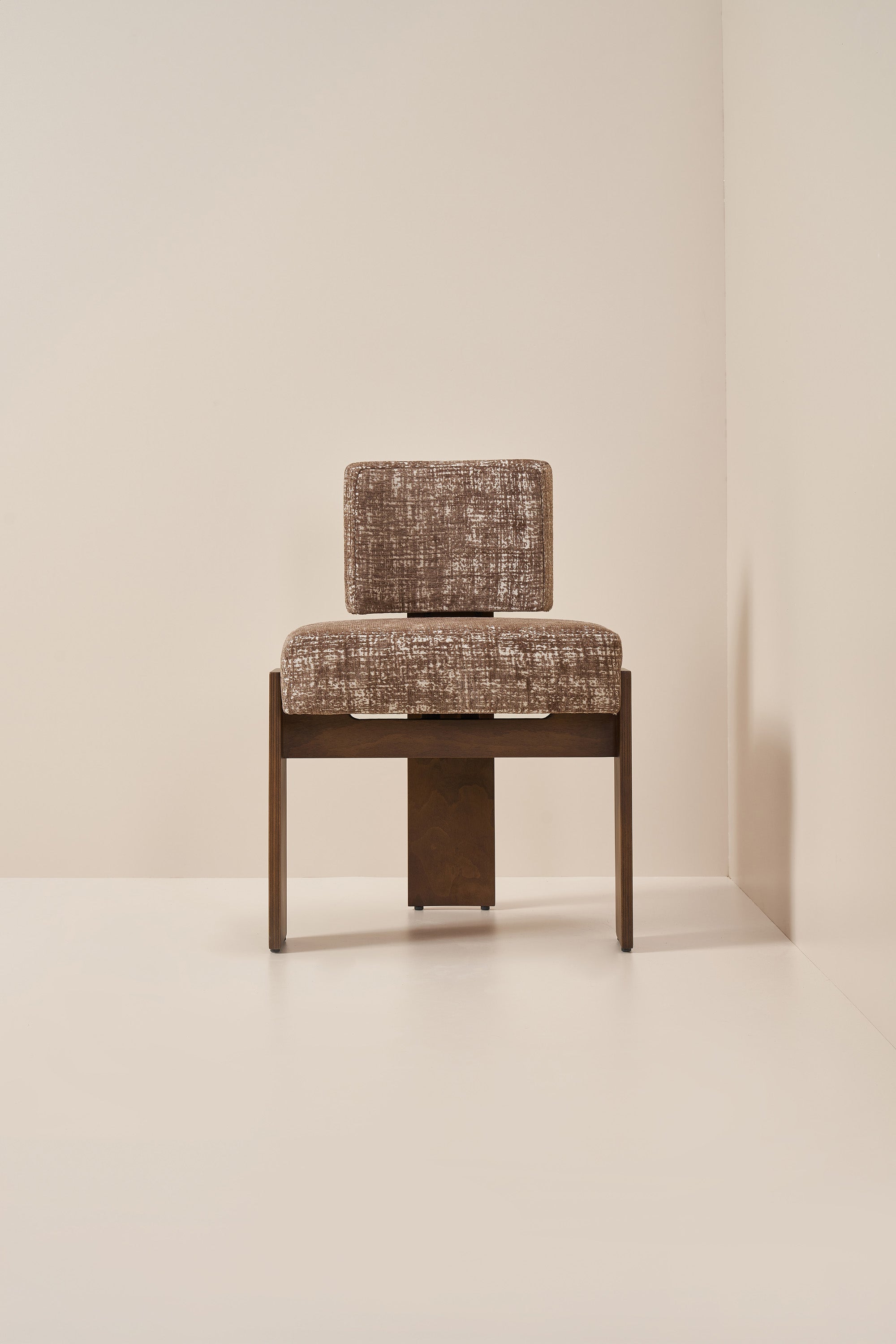 armless hannah - walnut