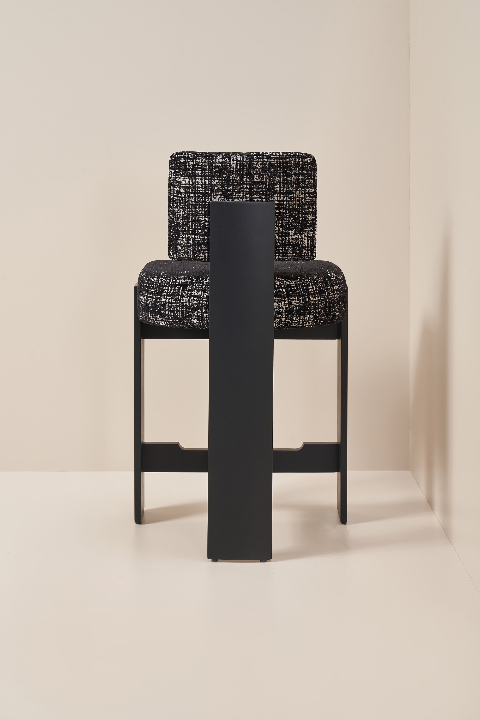 armless hannah - charcoal black