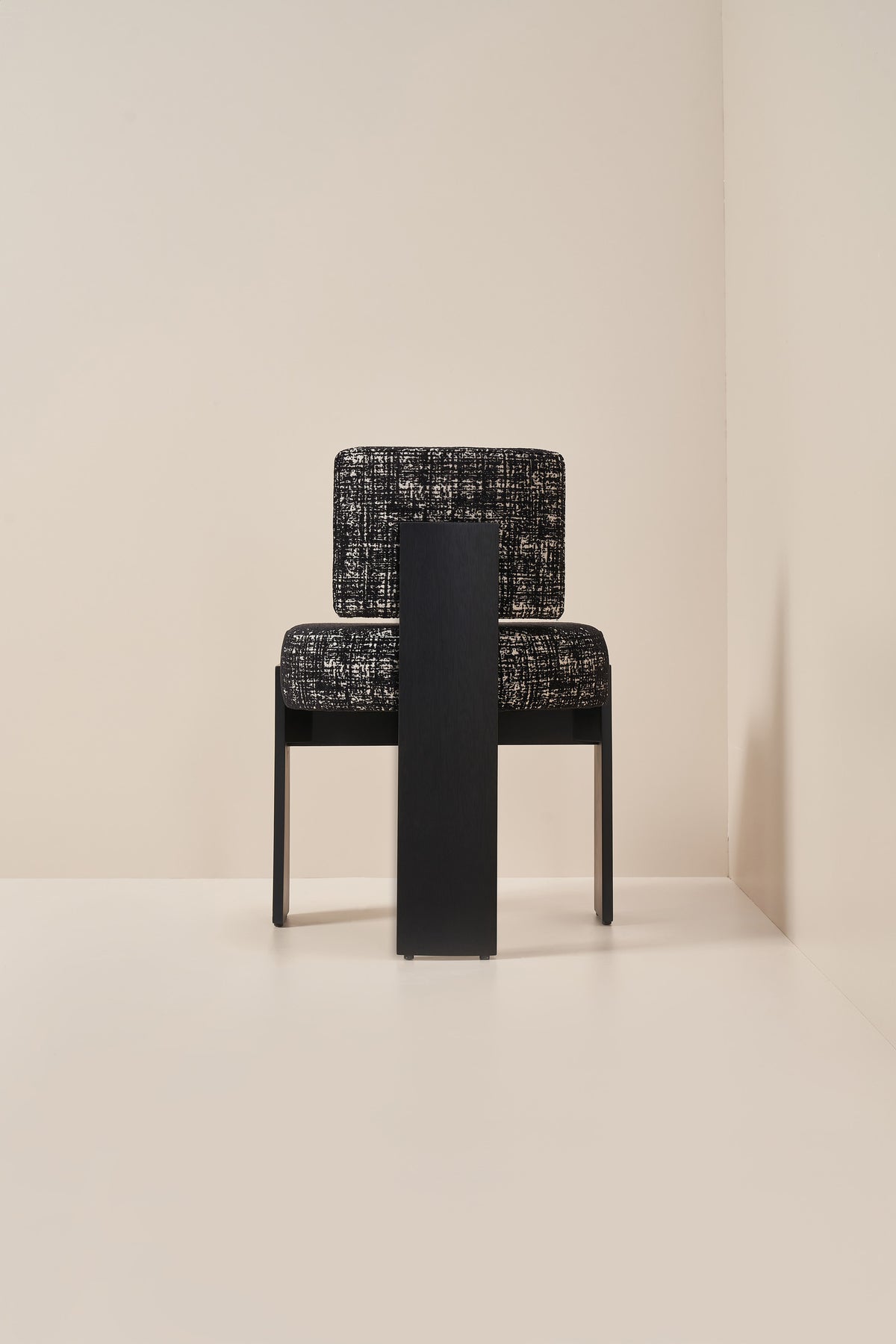 armless hannah - charcoal black