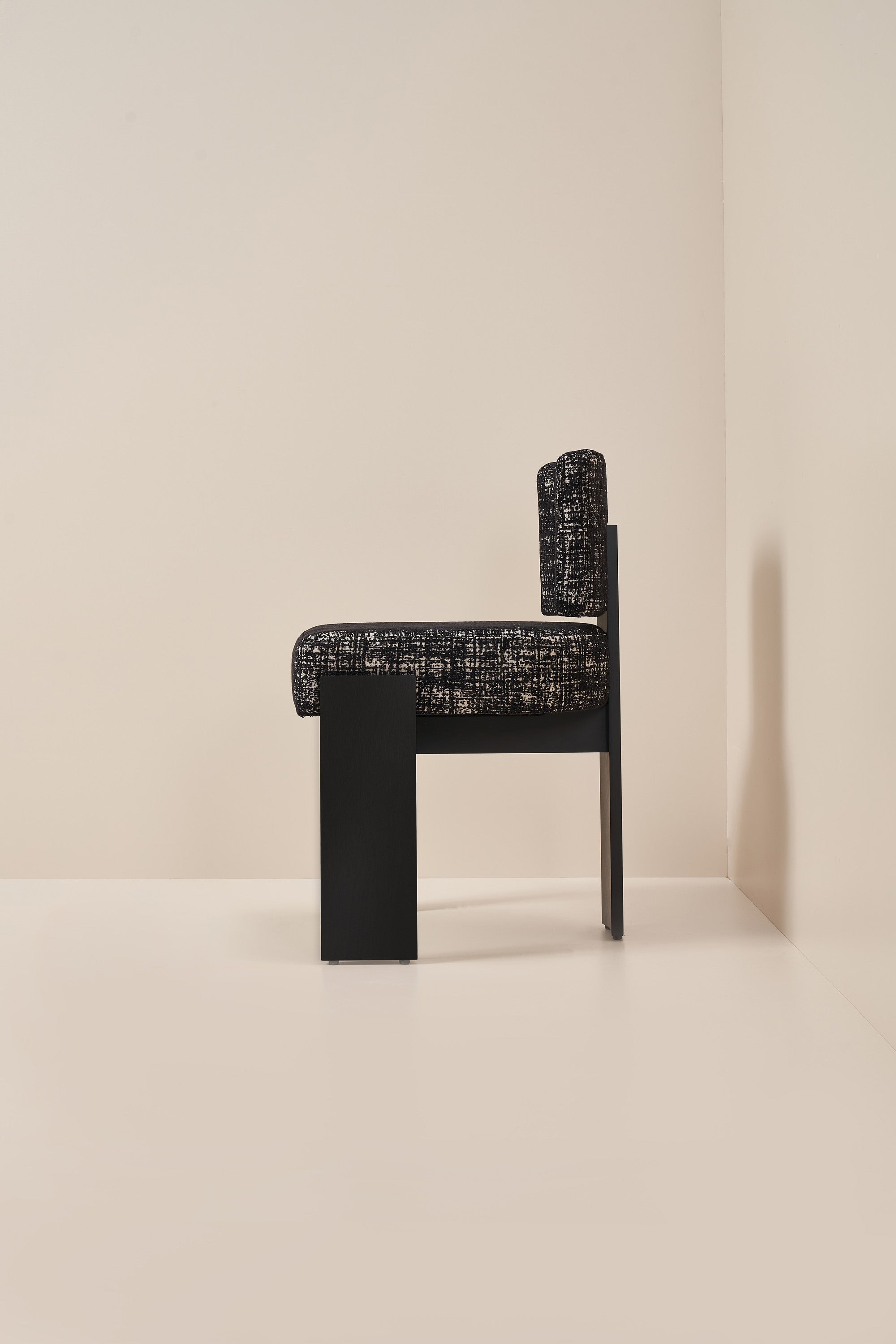 armless hannah - charcoal black